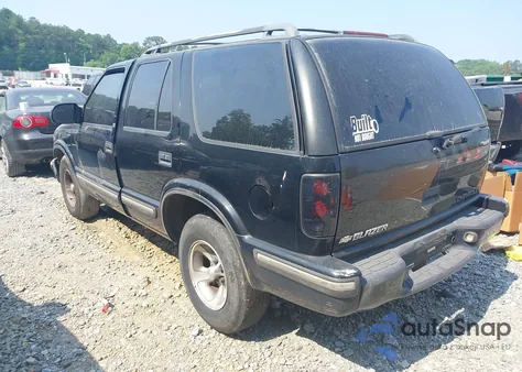 1998 Chevrolet Blazer Ls z USA, uszkodzony, nr VIN 1GNCS13W8W2119822